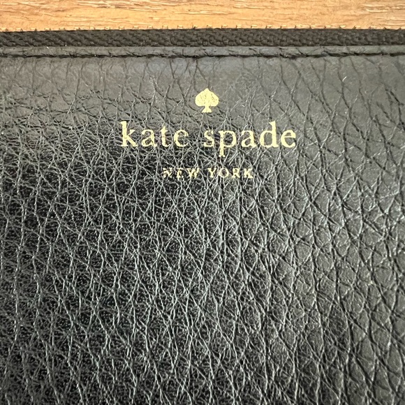 Kate Spade Zip Around Wallet. - Picture 13 of 16